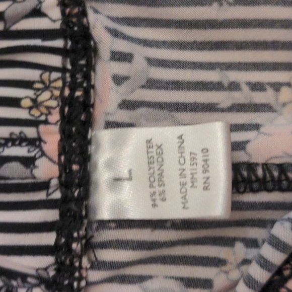 // DONATED 💙 2/$7 Marilyn Monroe cami short stripped pajama set size L - Picture 11 of 12